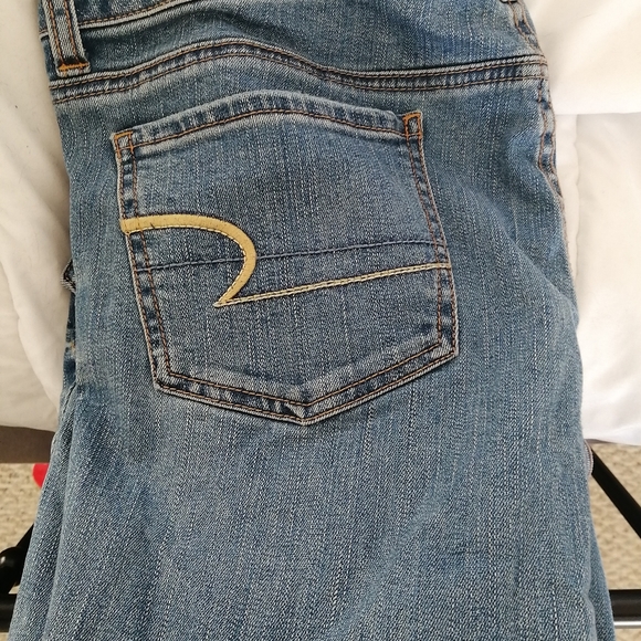 American Eagle lightwash skinnies - Picture 3 of 3